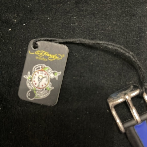 At Hardy watch - Picture 2 of 5